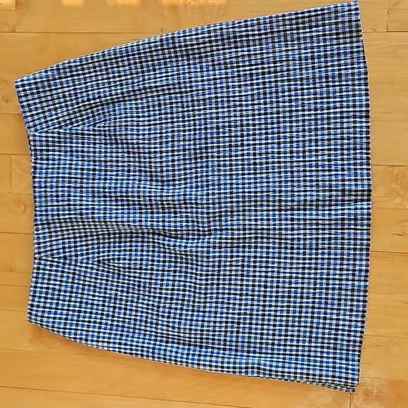 Wildlife Sportswear checked light weight Skirt. - Picture 5 of 12